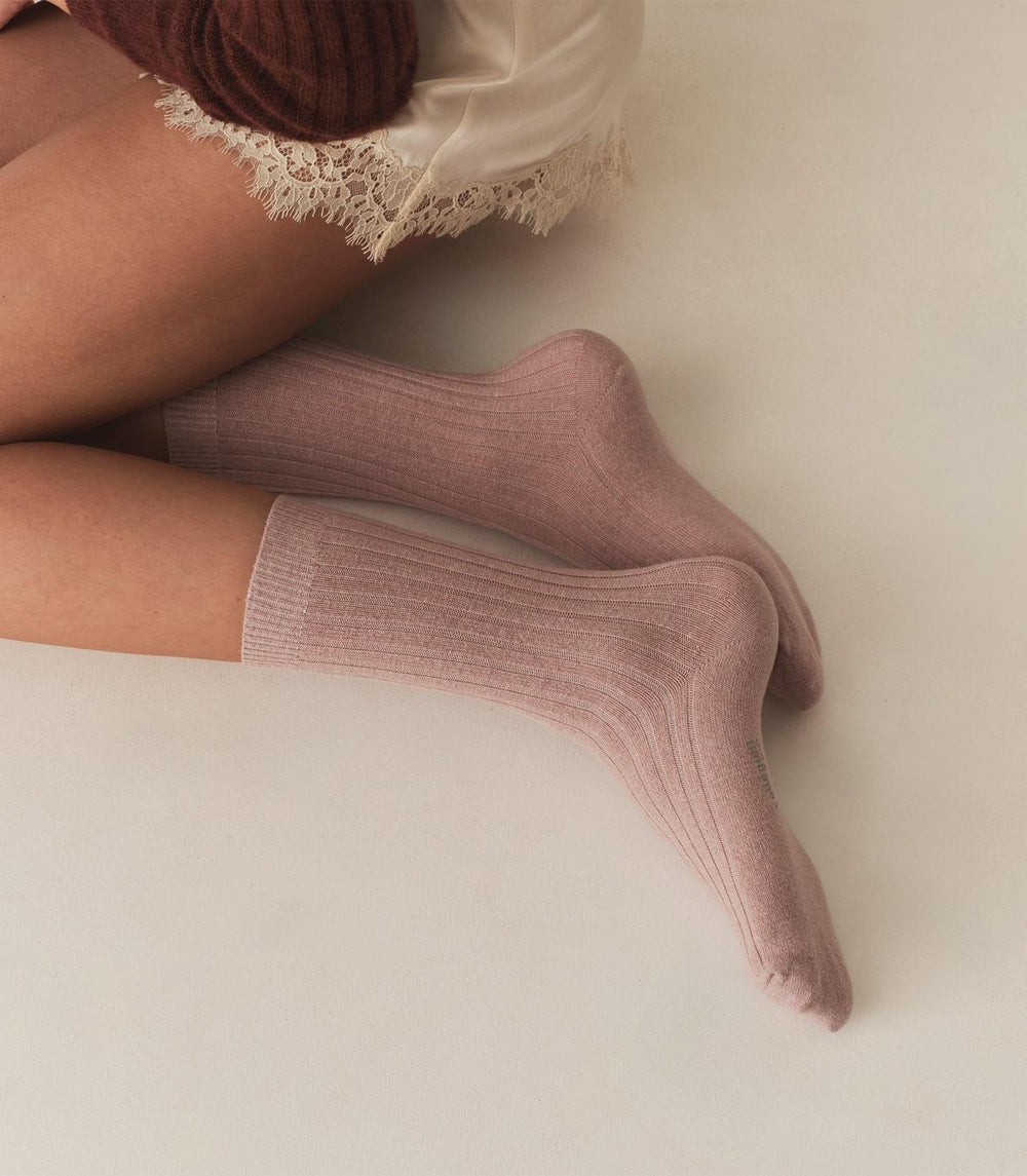 DÔEN Socks & Tights | Collégien Merino Cashmere Ribbed Crew Socks Vieux Rose - Women