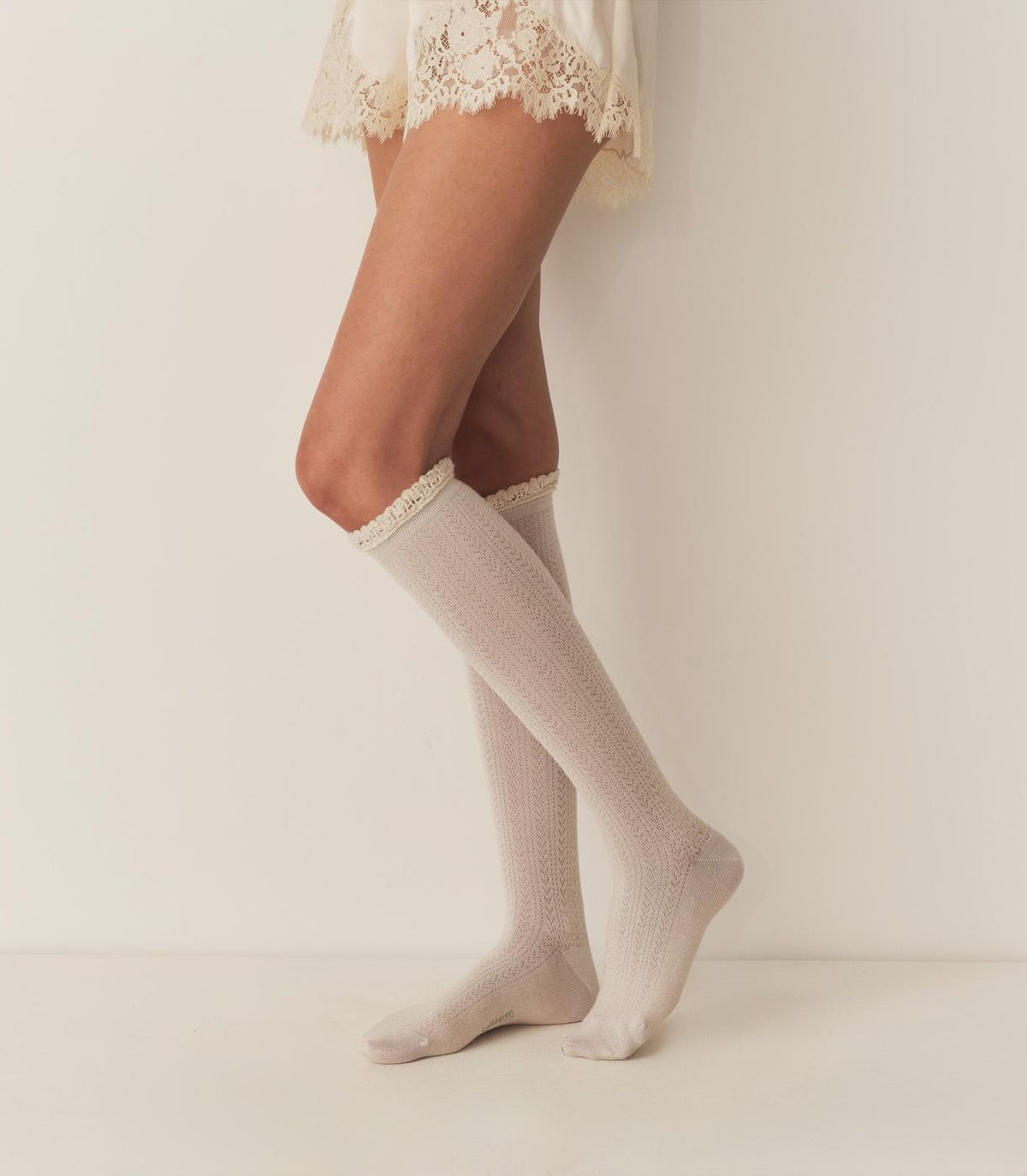 DÔEN Socks &amp; Tights | Collégien Pointelle Knee High Sock Doux Agneaux - Women